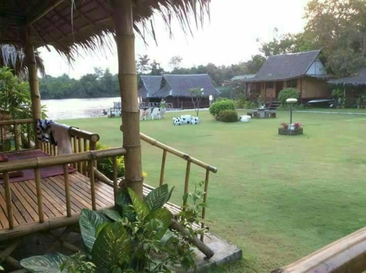 Bamboo House Resort Канчанабури Экстерьер фото