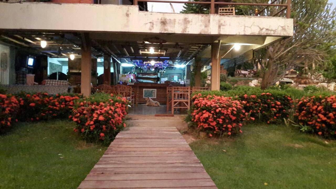 Bamboo House Resort Канчанабури Экстерьер фото