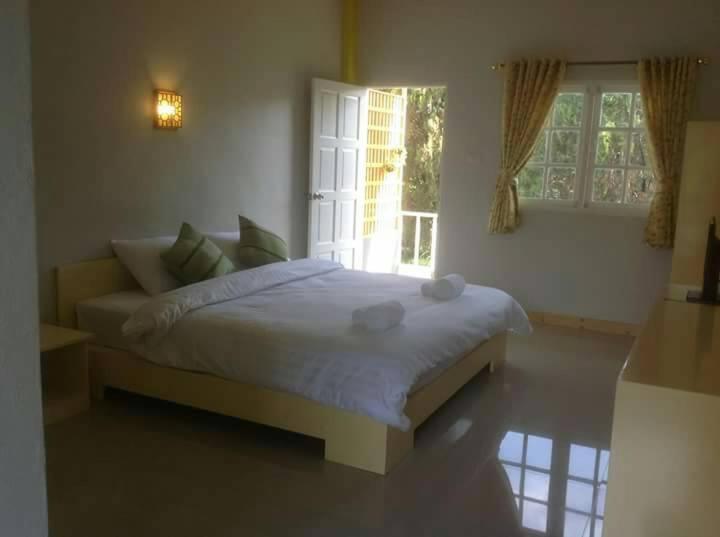 Bamboo House Resort Канчанабури Экстерьер фото