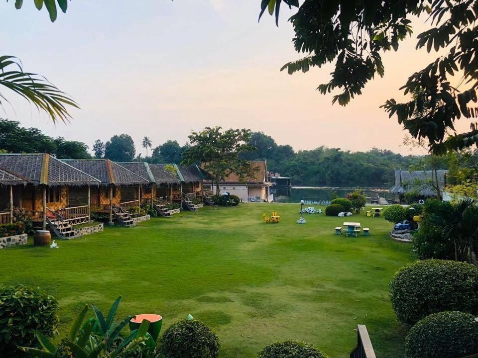 Bamboo House Resort Канчанабури Экстерьер фото